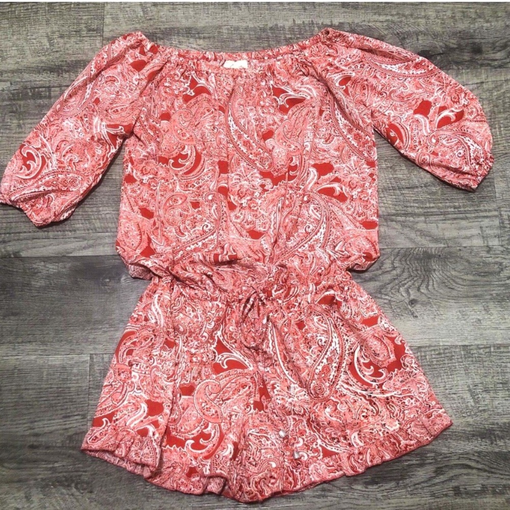 Elan Women’s Red Ocean Paisley Romper. Size Medium.